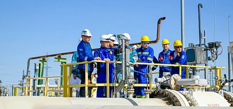ҚМГ басшысы Атырау облысындағы мұнай-газ химиясы жобаларын іске асыру барысын тексерді